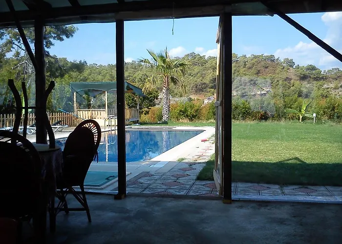 בית חווה Yesil Bahce Bungalow - Ahsap Evler פאטהיה