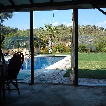 ファームステイ Yesil Bahce Bungalow - Ahsap Evler フェティエ